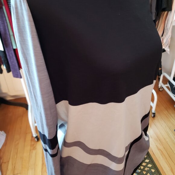 Exclusive Contemporary Top - Picture 2 of 5